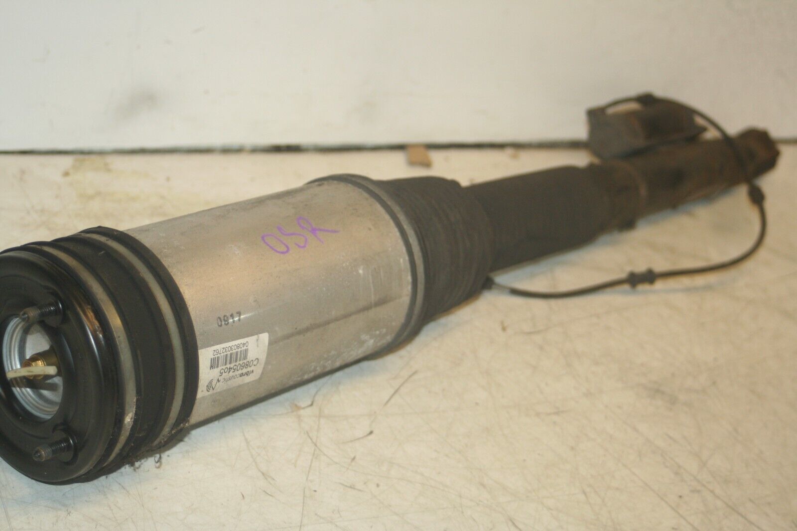 2005 MERCEDES S CLASS W220. DRIVER SIDE REAR AIR SUSPENSION SHOCK UNIT - Image 2