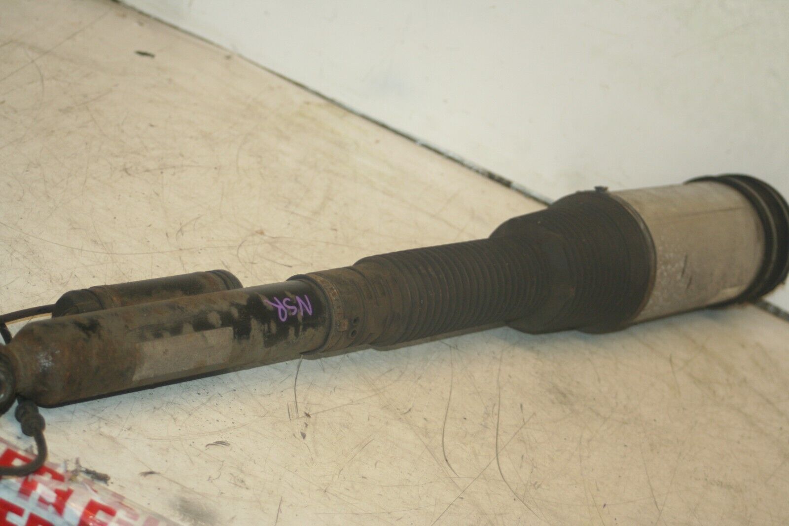 2005 MERCEDES S CLASS W220. PASSENGER SIDE REAR AIR SUSPENSION SHOCK UNIT - Image 3