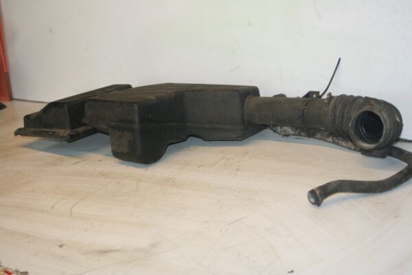 1990 FORD GRANADA MK3. INTAKE PIPE, RESONATOR AIRBOX LID - Image 3