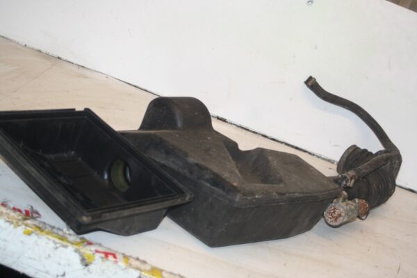 1990 FORD GRANADA MK3. INTAKE PIPE, RESONATOR AIRBOX LID - Image 6