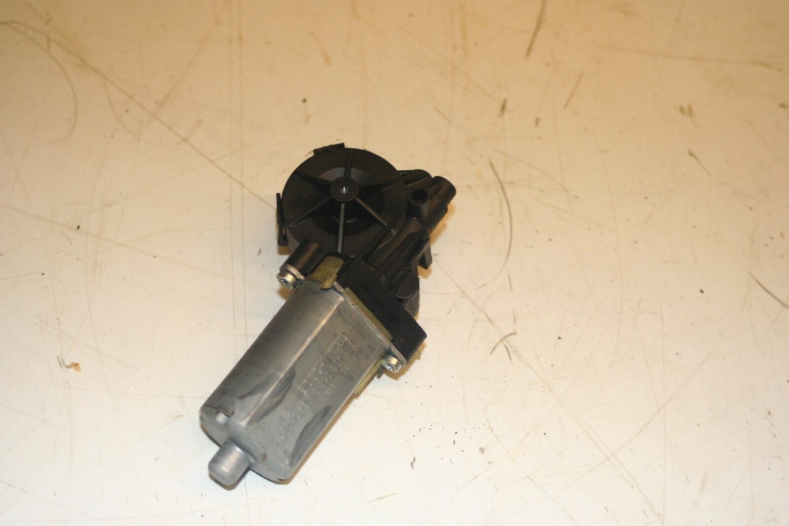 MERCEDES CLK W209. DRIVER SIDE FRONT WINDOW MOTOR - Image 2