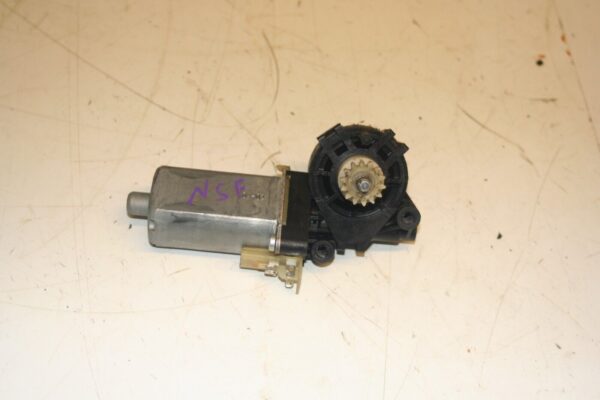 MERCEDES CLK W209. PASSENGER SIDE FRONT WINDOW MOTOR