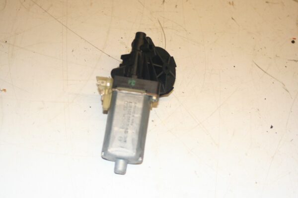 MERCEDES CLK W209. PASSENGER SIDE FRONT WINDOW MOTOR - Image 2