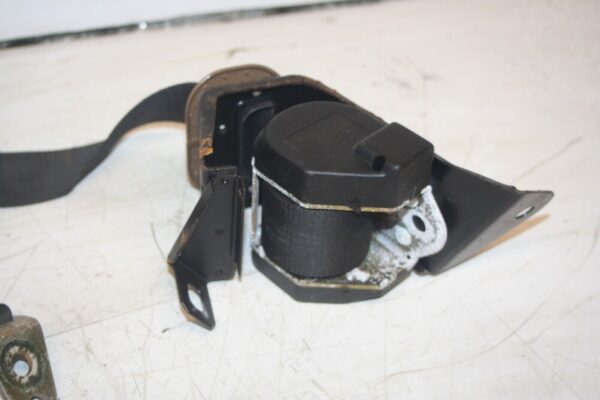 1990 FORD GRANADA MK3. DRIVER SIDE REAR SEAT BELT - Image 2
