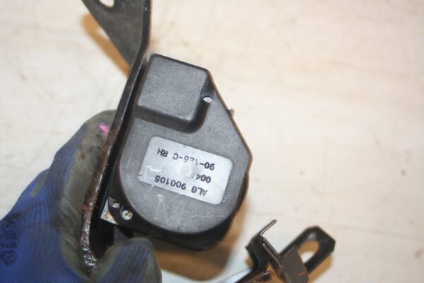 1990 FORD GRANADA MK3. DRIVER SIDE REAR SEAT BELT - Image 4