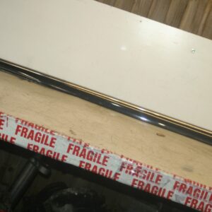 2005 MERCEDES S CLASS W220. PASSENGER SIDE FRONT DOOR MOULDING TRIM