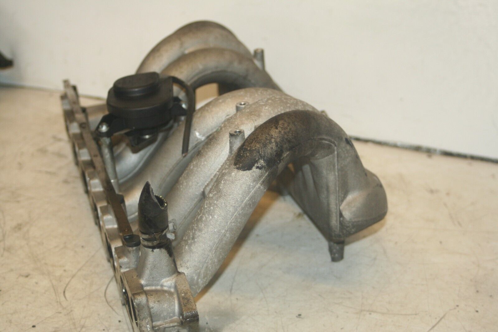 2005 MERCEDES S CLASS W220. AIR INTAKE MANIFOLD 3.2 A6480900067 - Image 3