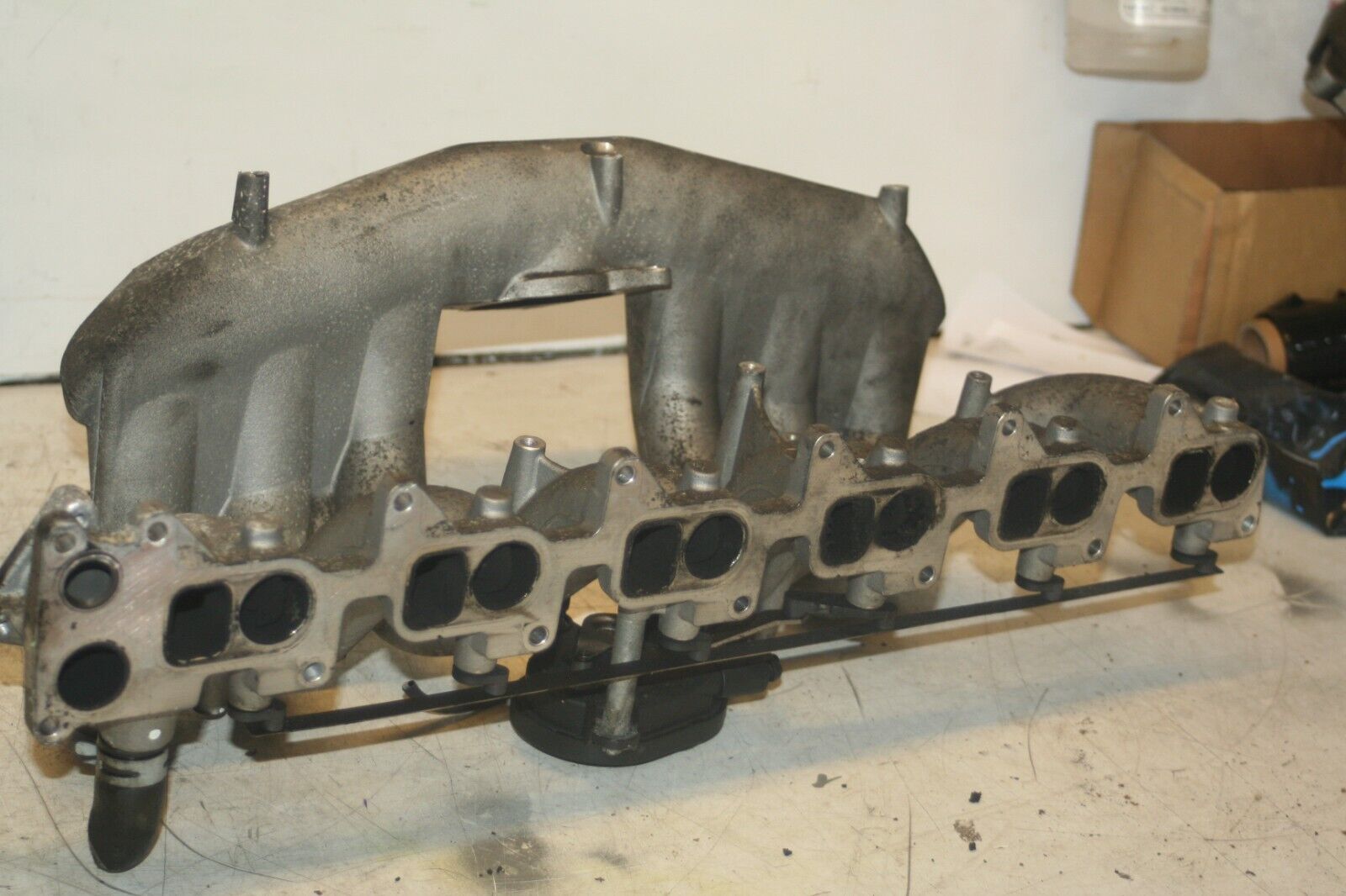 2005 MERCEDES S CLASS W220. AIR INTAKE MANIFOLD 3.2 A6480900067 - Image 5