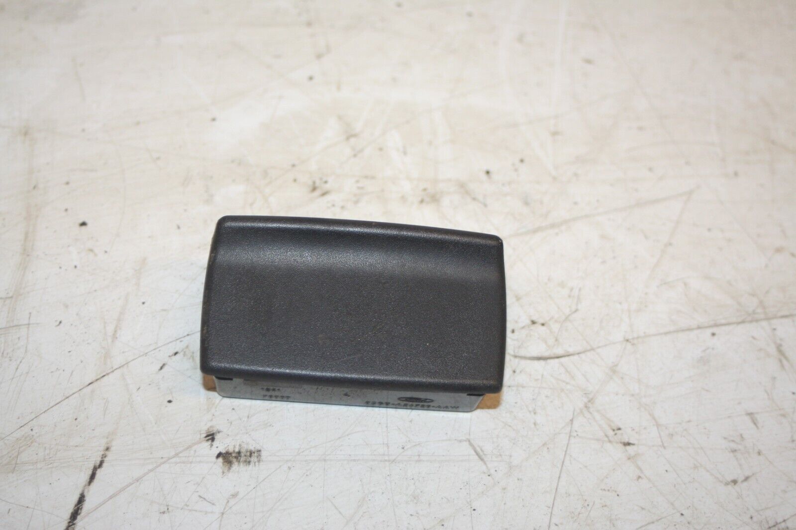 1990 FORD GRANADA MK3. ASHTRAY 85GB-A24726-AAW - Image 3