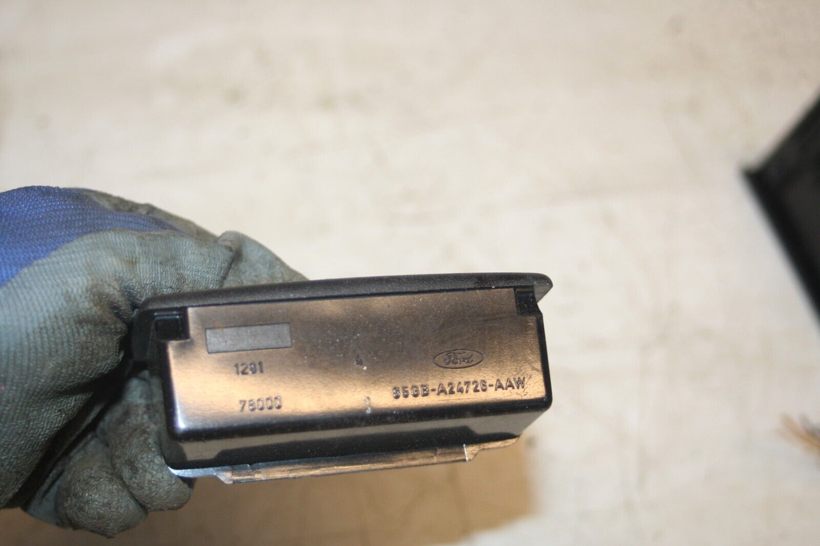 1990 FORD GRANADA MK3. ASHTRAY 85GB-A24726-AAW - Image 4