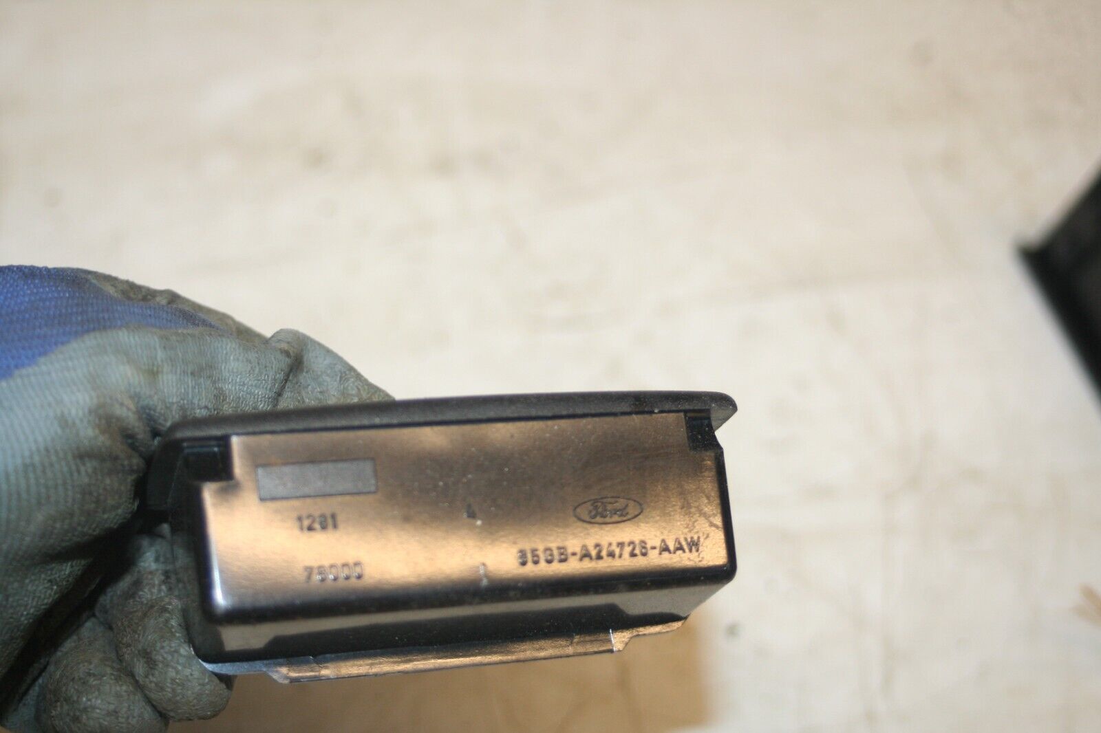 1990 FORD GRANADA MK3. ASHTRAY 85GB-A24726-AAW - Image 5