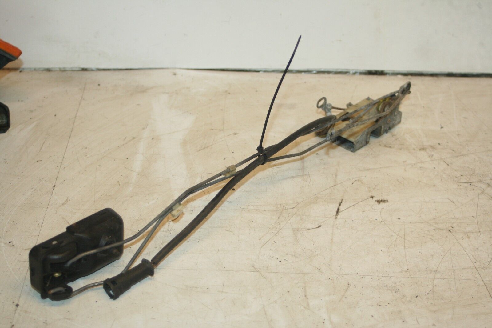 1990 FORD GRANADA MK3. DRIVER SIDE REAR DOOR LOCK MOTOR