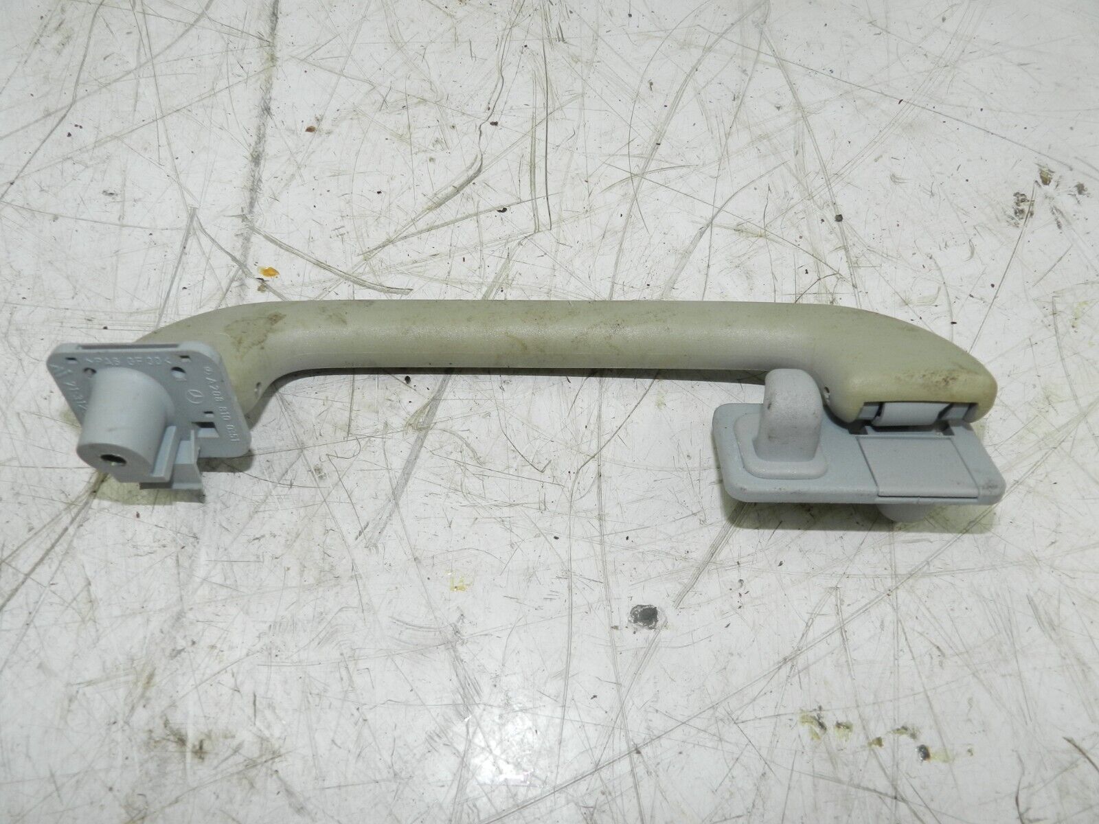 (131) 2002 MERCEDES BENZ E CLASS ESTATE W210. PASSENGER REAR GRAB HANDLE