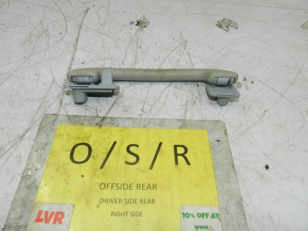 (131) 2002 MERCEDES BENZ E CLASS ESTATE W210. DRIVER REAR GRAB HANDLE
