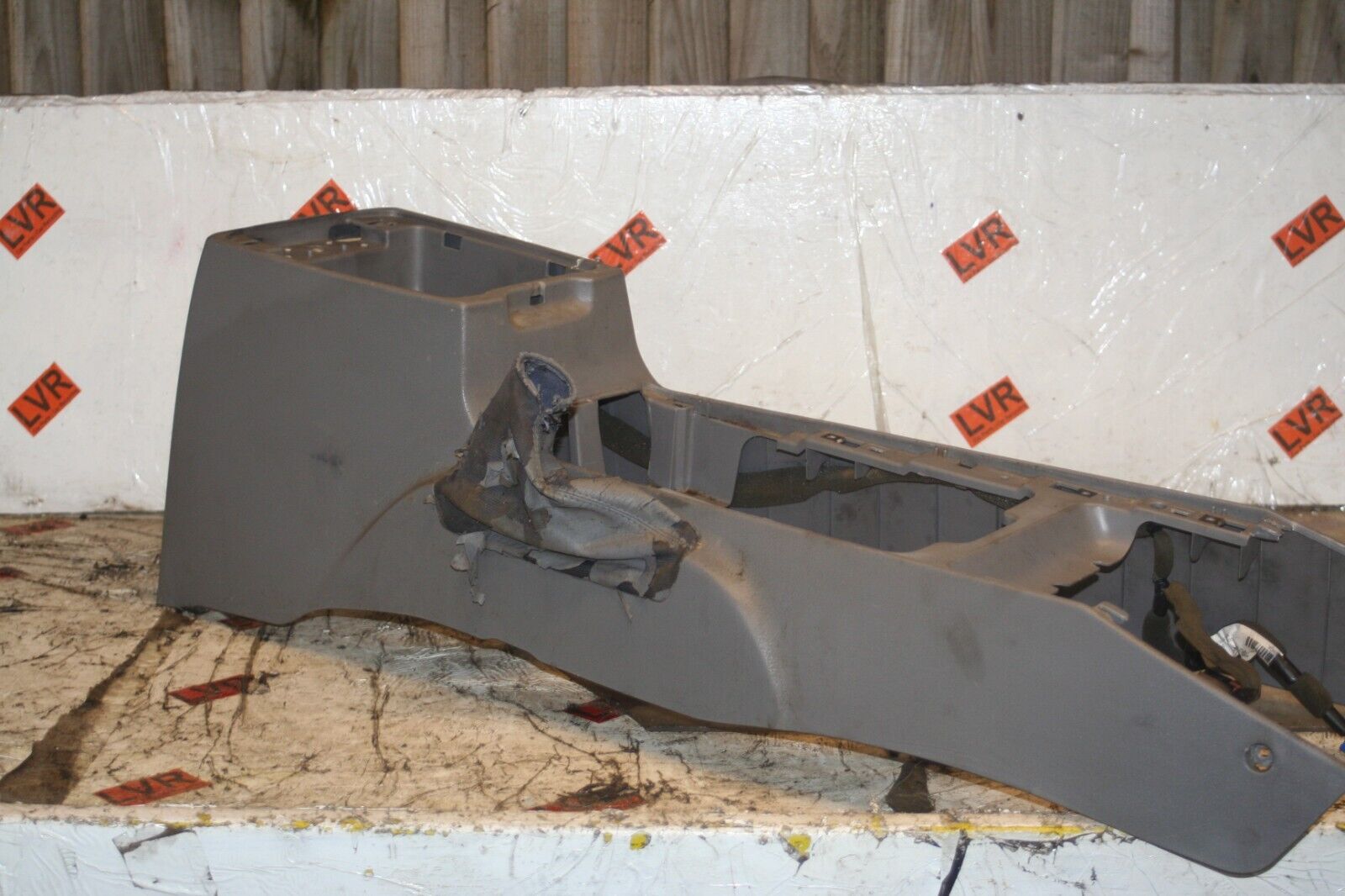 2009 KIA SORENTO. CENTRE CONSOLE ARM REST - Image 2