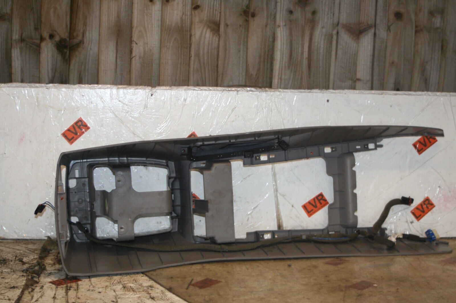 2009 KIA SORENTO. CENTRE CONSOLE ARM REST - Image 4