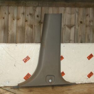 2009 KIA SORENTO. B PILLAR TRIM