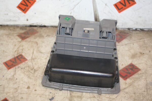 2009 KIA SORENTO. CENTRE CONSOLE 12V SOCKET CUP HOLDER - Image 3