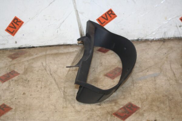 2009 KIA SORENTO. SPEEDOMETER SURROUND TRIM - Image 2