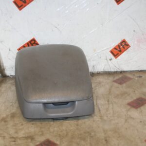2009 KIA SORENTO. GREY LEATHER ARM REST