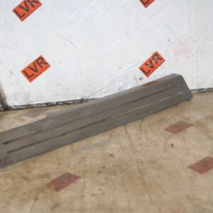 2009 KIA SORENTO. FLOOR SEAL PLASTIC TRIM