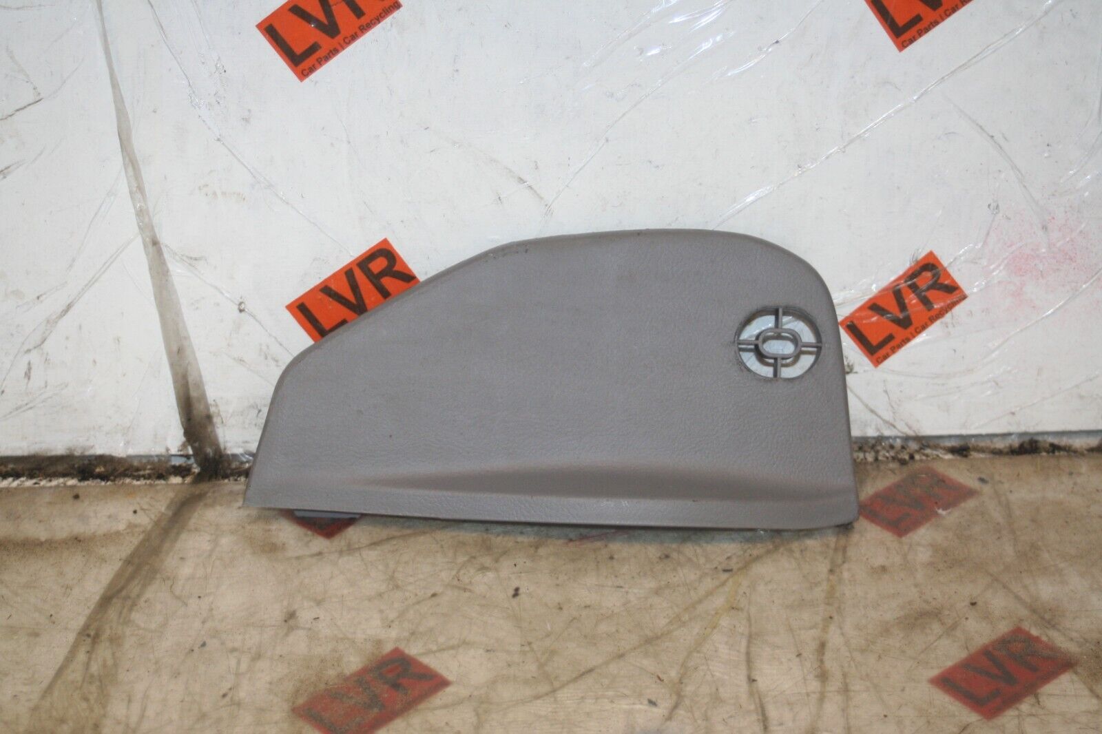 2009 KIA SORENTO. DASH BOARD END TRIM
