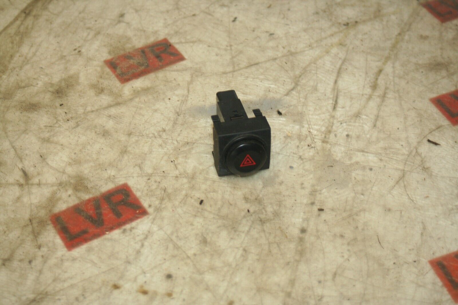 2009 KIA SORENTO. HAZARD SWITCH