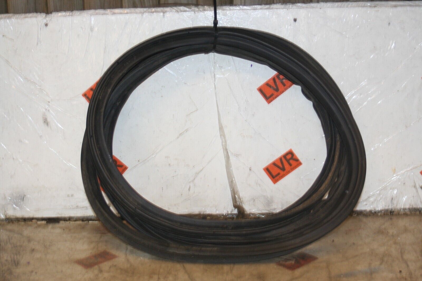 2009 KIA SORENTO. BOOT DOOR RUBBER SEAL