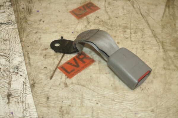 2009 KIA SORENTO. REAR SEAT BELT BUCKLE CLIP - Image 2