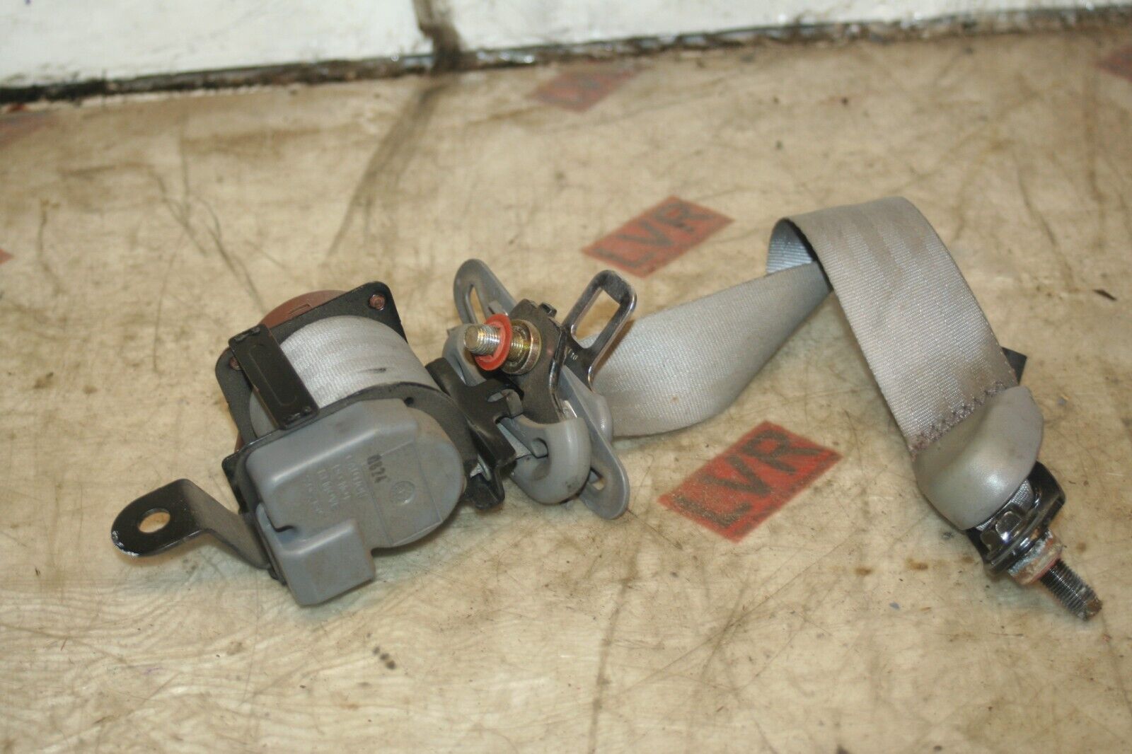 2009 KIA SORENTO. PASSENGER SIDE REAR SEAT BELT - Image 3