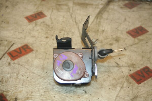 2009 KIA SORENTO. REAR CENTRE SEATBELT