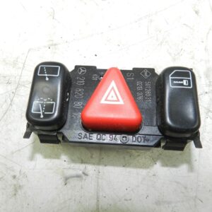 (131) 2002 MERCEDES BENZ E CLASS ESTATE W210. HAZARD SWITCH WASHER LOCK BUTTON