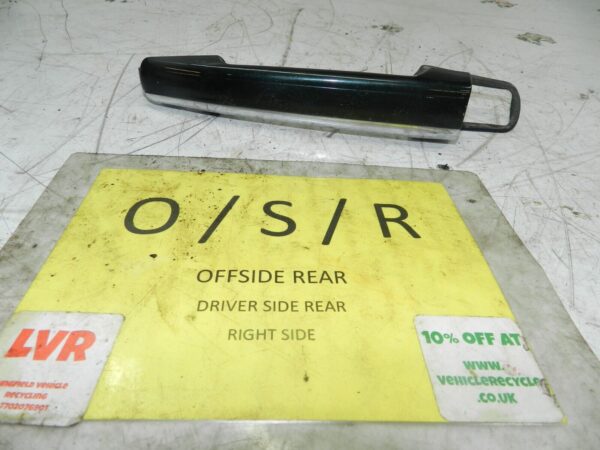 (131) 2002 MERCEDES BENZ E CLASS ESTATE W210. DRIVER SIDE REAR DOOR HANDLE GREEN