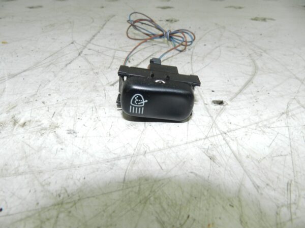 (131) 2002 MERCEDES BENZ E CLASS ESTATE W210. HEADLIGHT WASHER SWITCH