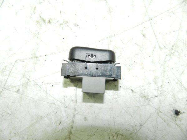 (131) 2002 MERCEDES BENZ E CLASS ESTATE W210. ANTI JACK SWITCH - Image 4