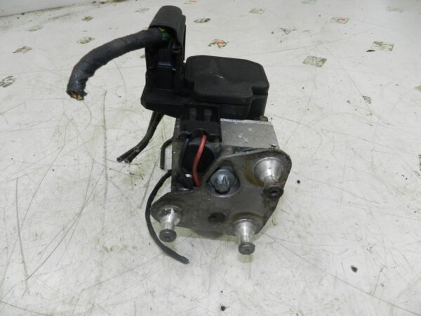 (131) 2002 MERCEDES BENZ E CLASS ESTATE W210. ABS PUMP MODULE