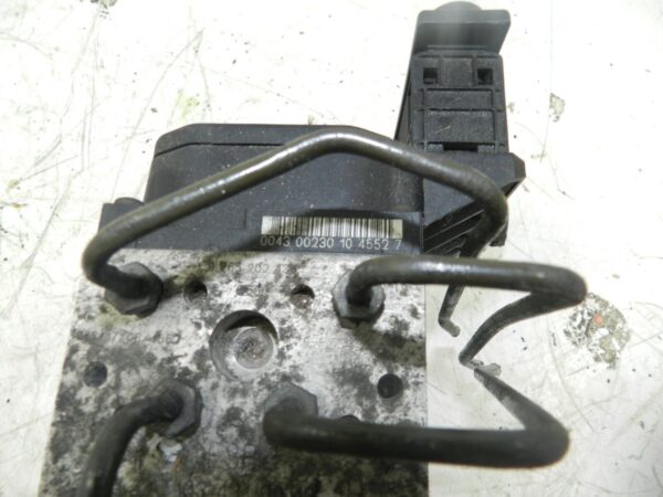 (131) 2002 MERCEDES BENZ E CLASS ESTATE W210. ABS PUMP MODULE - Image 5