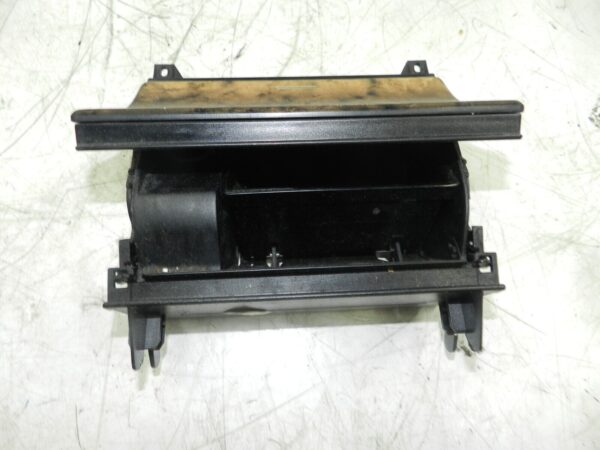 (131) 2002 MERCEDES BENZ E CLASS ESTATE W210. WOOD TRIM ASHTRAY - Image 3