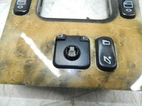 (131) 2002 MERCEDES BENZ E CLASS ESTATE W210. CENTRE CONSOLE WOOD TRIM SWITCHES - Image 3