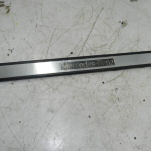 (131) 02 MERCEDES BENZ E CLASS ESTATE W210. DRIVER SIDE FLOOR SILL KICK TRIM