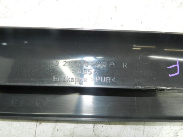 (131) 02 MERCEDES BENZ E CLASS ESTATE W210. DRIVER SIDE FLOOR SILL KICK TRIM - Image 3