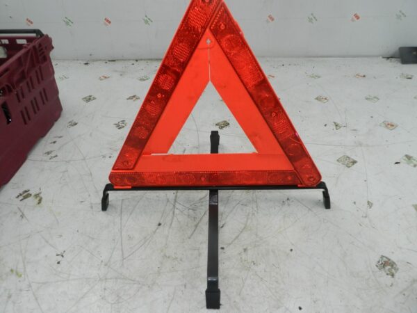 (131) 2002 MERCEDES BENZ E CLASS ESTATE W210. EMERGENCY TRIANGLE WARNING - Image 2