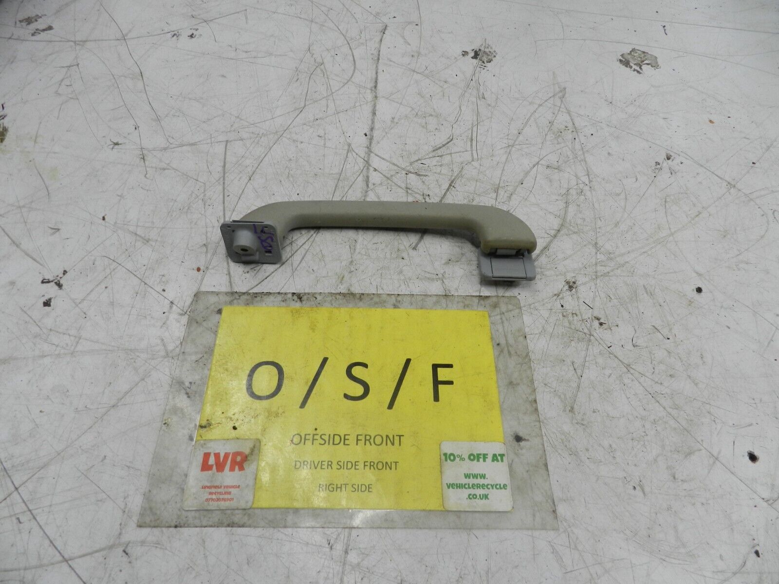 (131) 2002 MERCEDES BENZ E CLASS ESTATE W210. DRIVER SIDE FRONT GRAB HANDLE