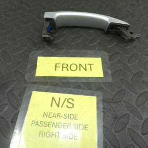 (144) 2009 VAUXHALL ASTRA H. PASSENGER SIDE FRONT DOOR HANDLE EXTERNAL SILVER