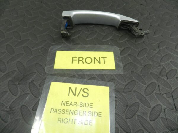 (144) 2009 VAUXHALL ASTRA H. PASSENGER SIDE FRONT DOOR HANDLE EXTERNAL SILVER