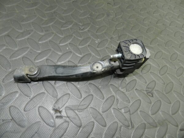 (144) 2009 VAUXHALL ASTRA H. DRIVER SIDE DOOR STAY CHECK STRAP - Image 6