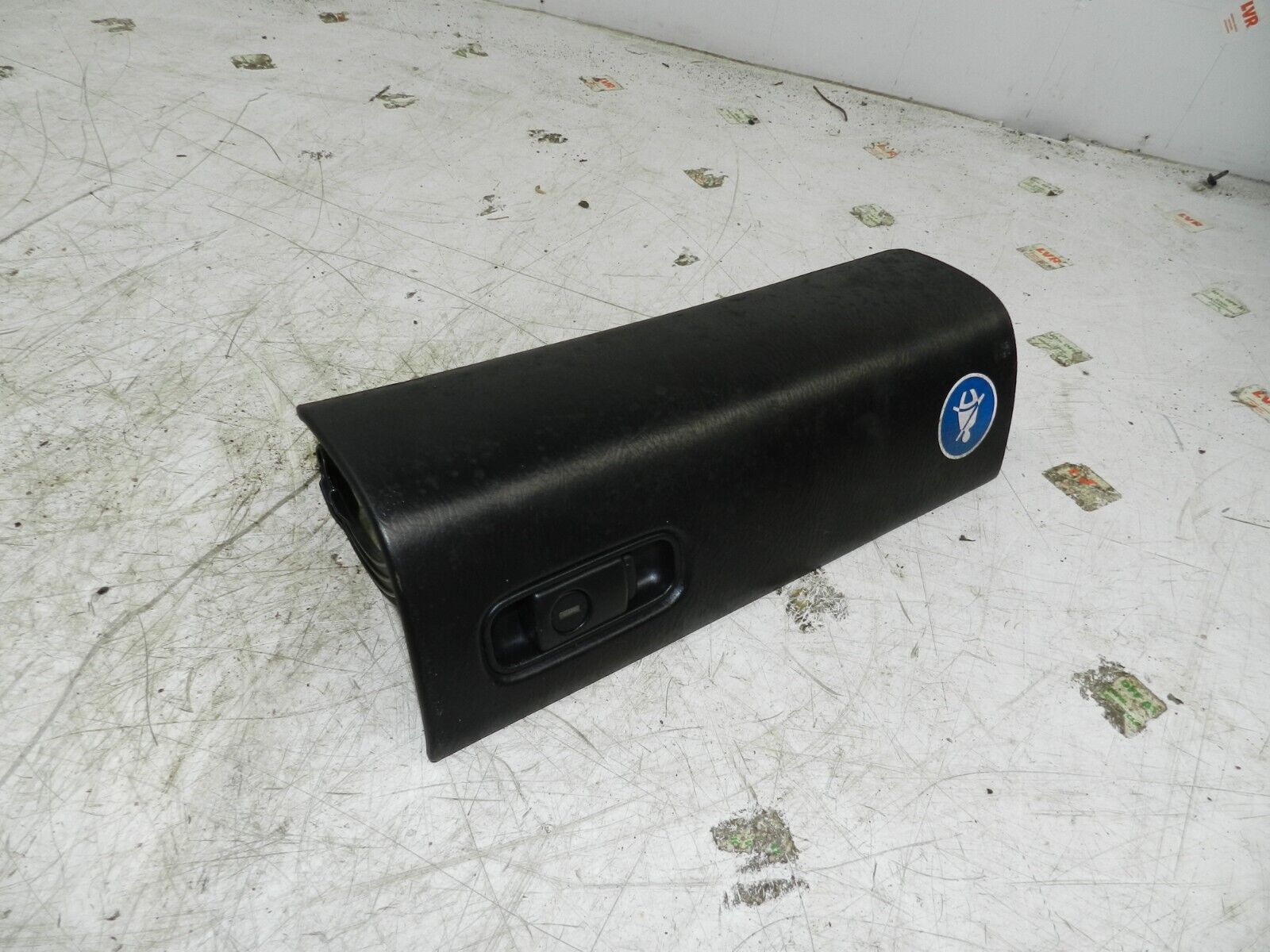 (138) 1998 HONDA ACCORD MK6. GLOVE BOX LID