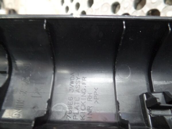 MK2 Nissan Note 2015 - Drivers Side O/S/F Door Sill Trim Cover - Image 3