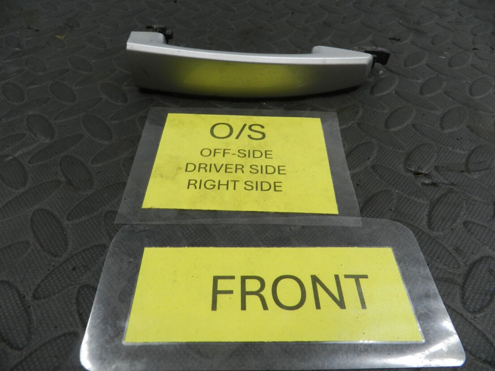 (144) 2009 VAUXHALL ASTRA H. DRIVER SIDE FRONT DOOR EXTERNAL HANDLE SILVER
