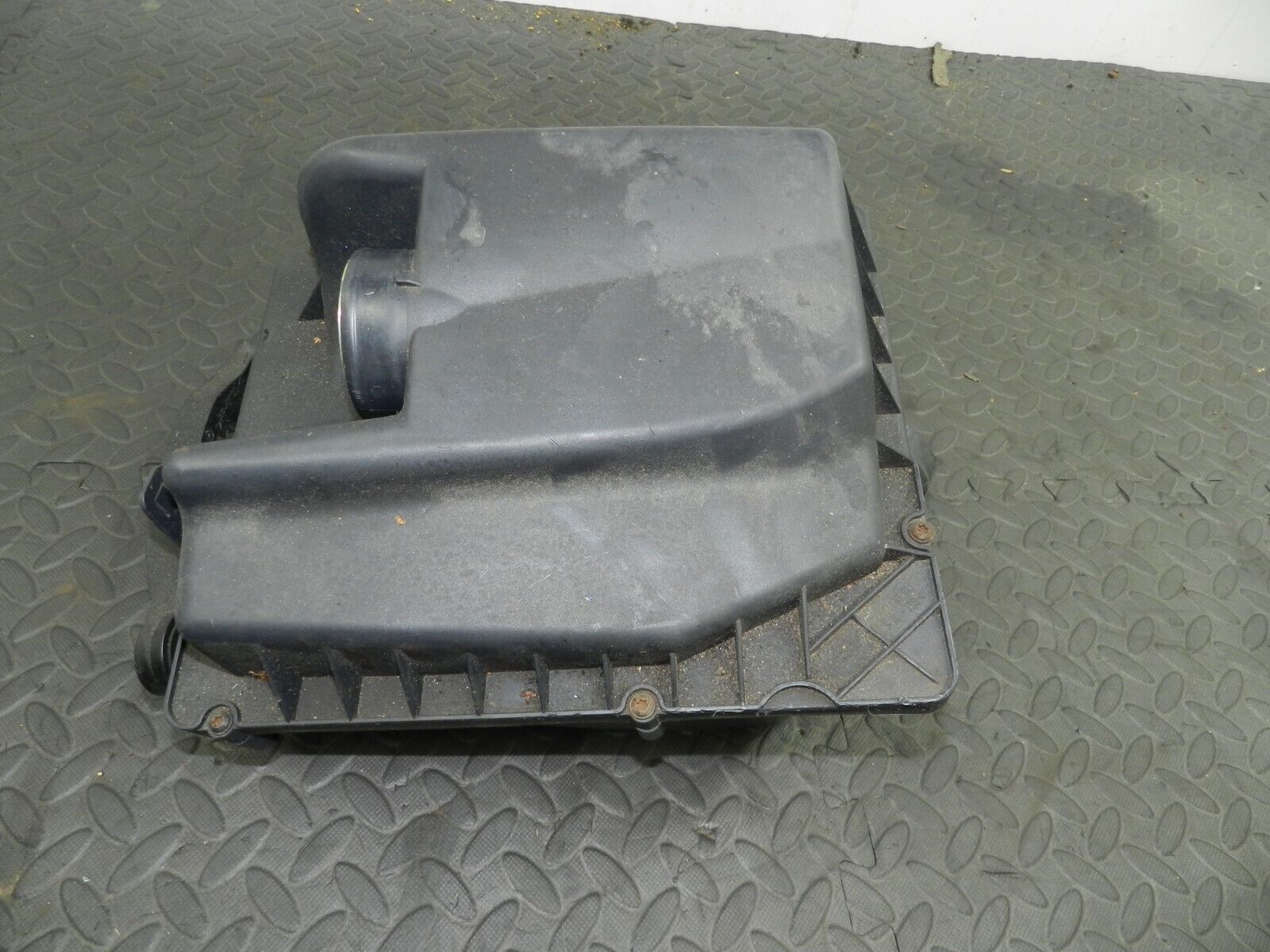 (144) 2009 VAUXHALL ASTRA H. AIR FILTER HOUSING BOX